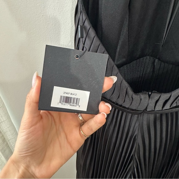 NEW leena for Mac Duggal Halter Key Hole Neck Pleated Wide Leg Jumpsuit 27457 - Picture 4 of 7